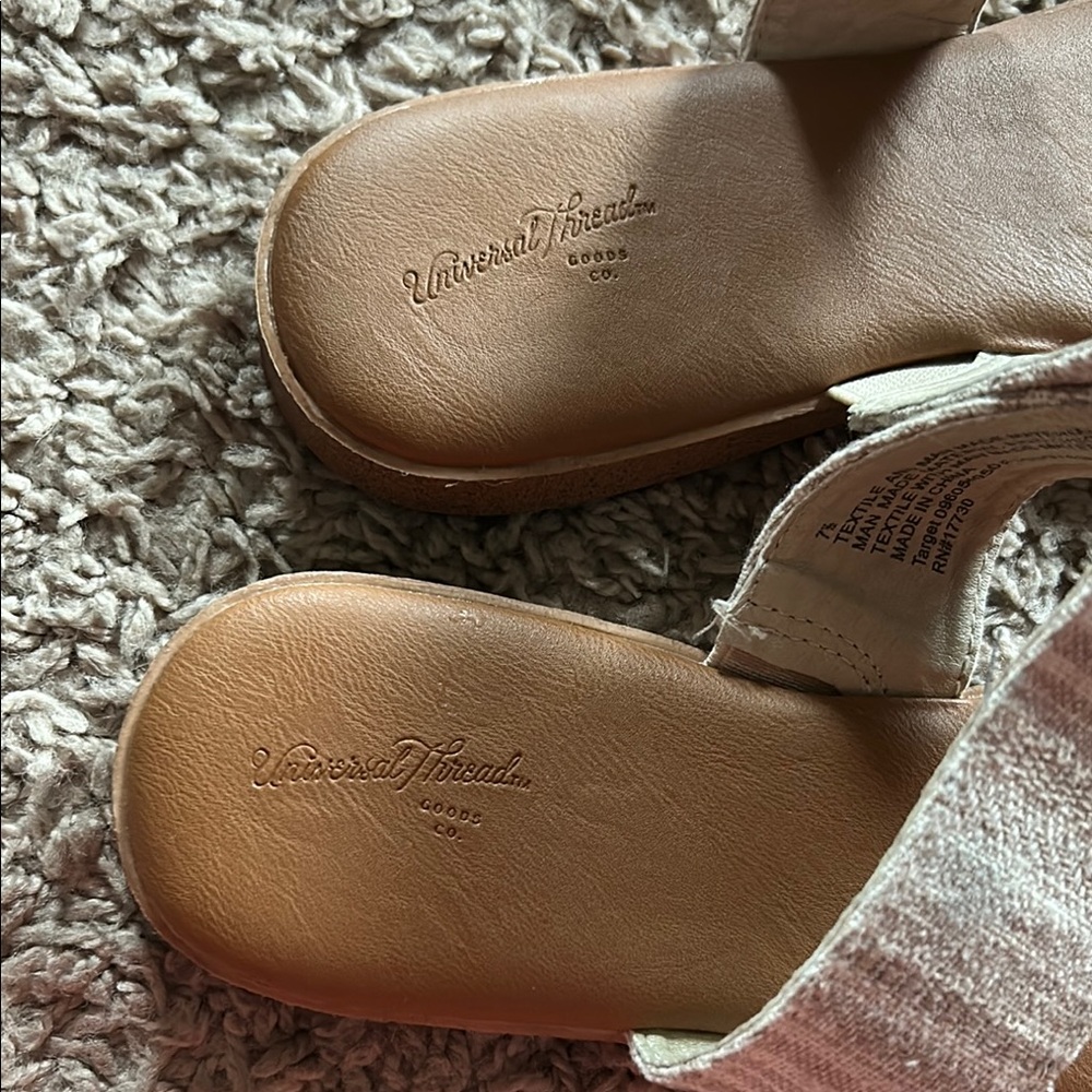 Universal Threads Sandal - Picture 5 of 6